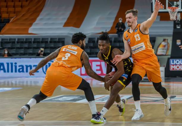 防守不仅是 防守不仅是