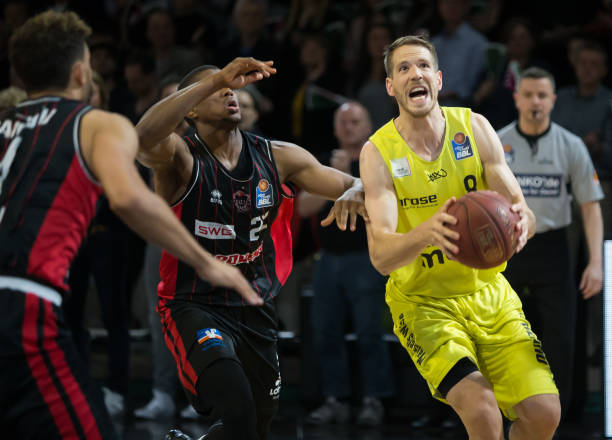 他在狭小空 他在狭小空